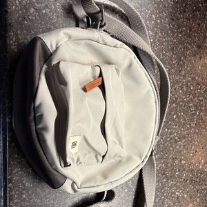 ORI London Compact Round Crossbody Belt Bag in Light Gray